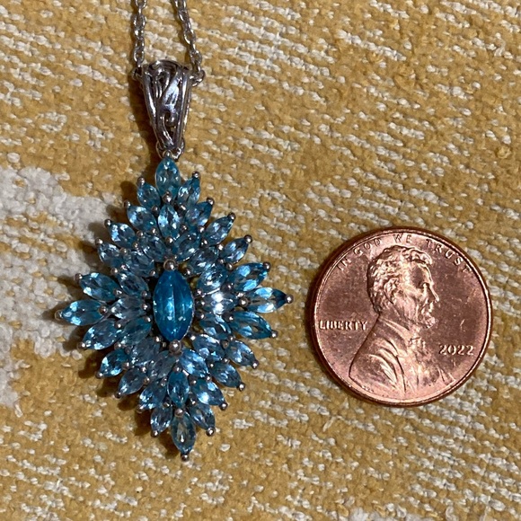 DJOY-GORGEOUS!Vintage Estate!
RARE NEON APATITE 41 MARQUISE CLUSTER RHOIUM-925 - Picture 3 of 7